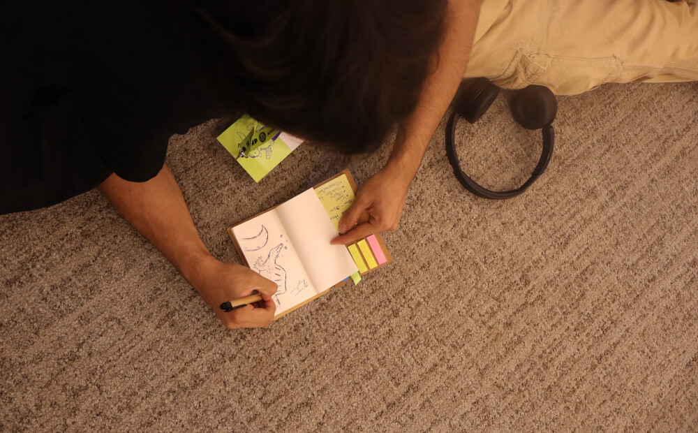 Persona dibujando en el WordCamp
